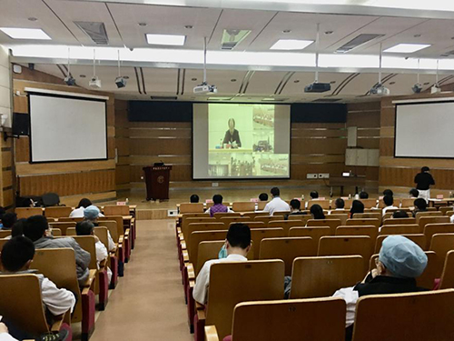 图为中康参加中国残联教育警示大会视频会议